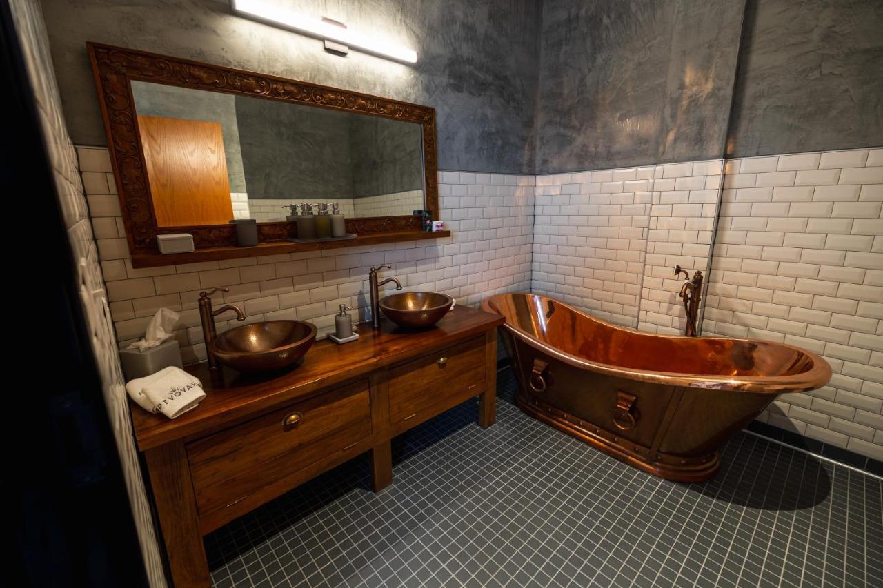 King Room Spa Bath