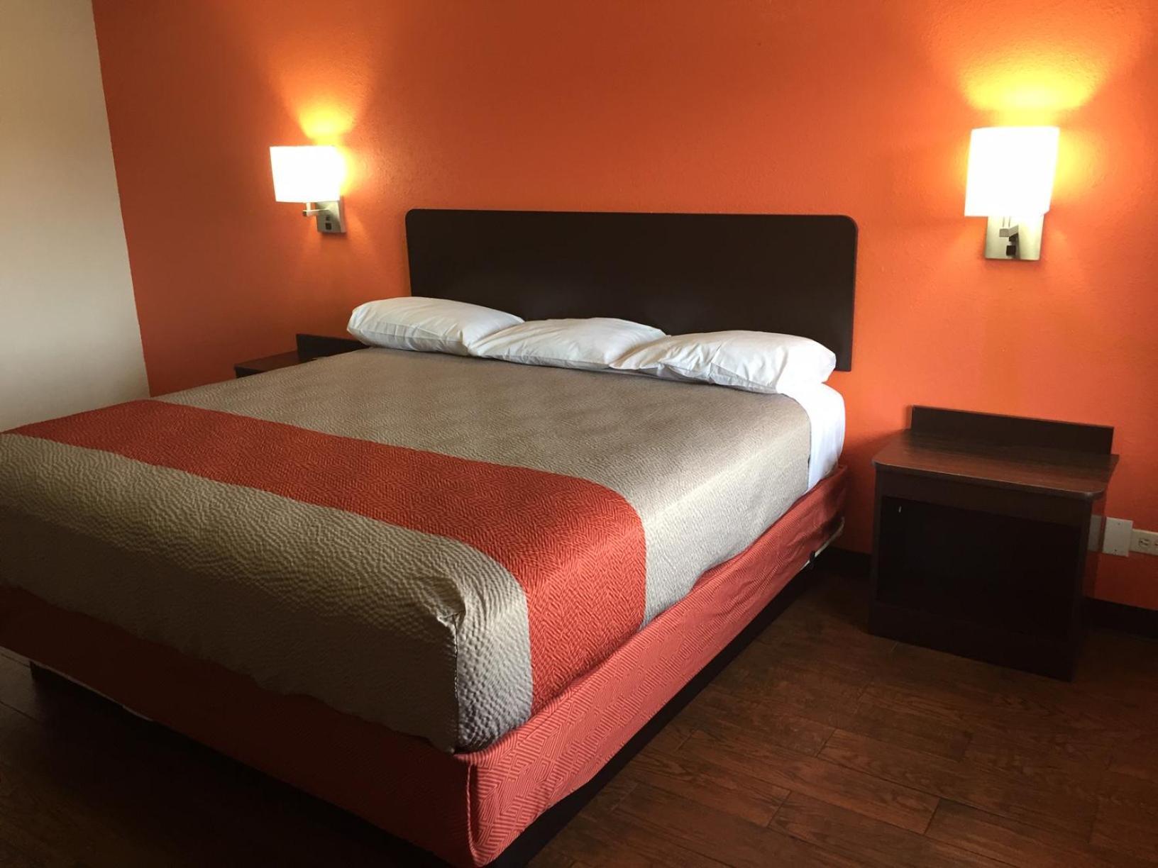 King Room with Roll-In Shower - Disability Access,1603747154:JPEG